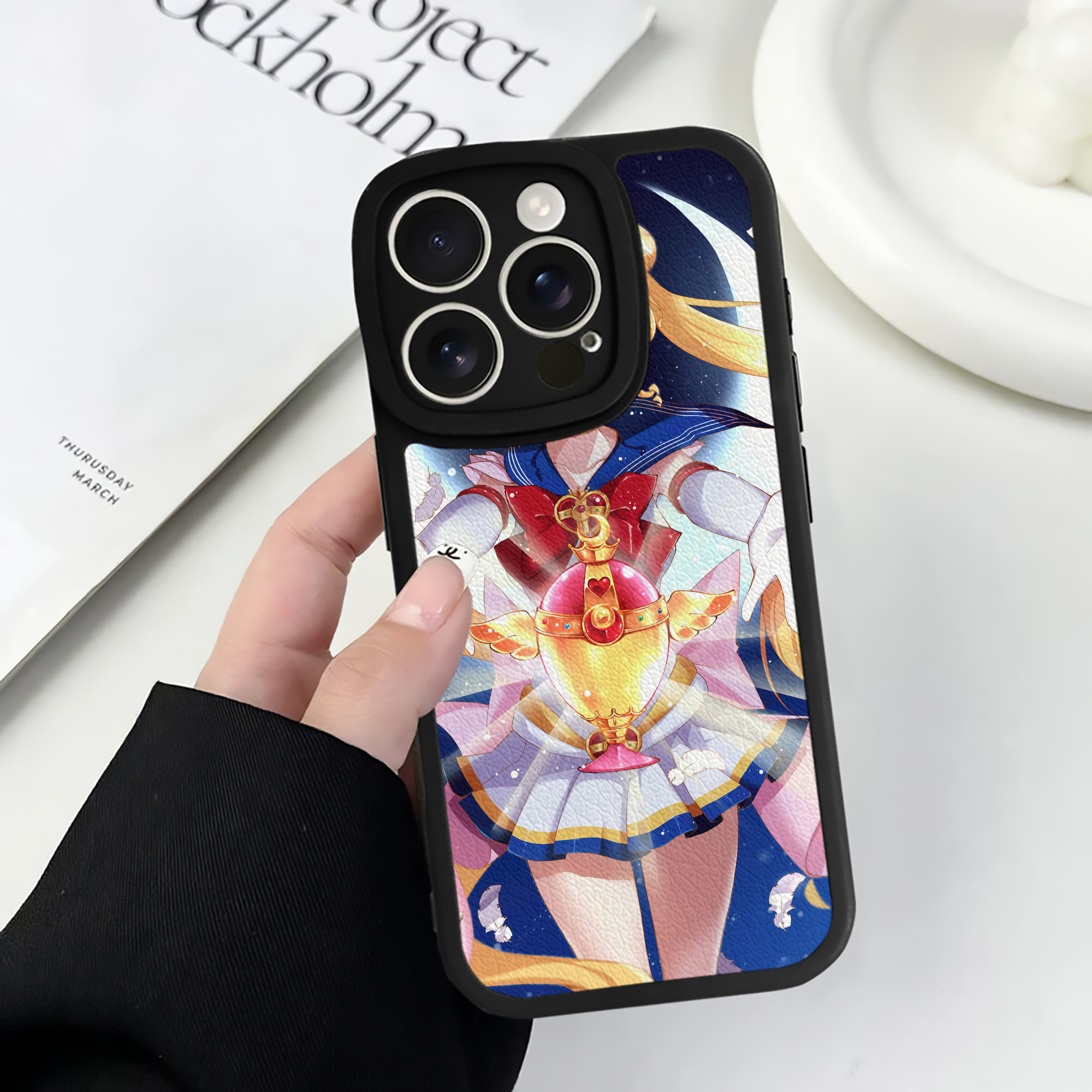 （画像用） 美少女戦士セーラームーン Sailor Moon 【iPhone 16シリーズ対応】シリコンスマホケース（レザー調） 材質：シリコン